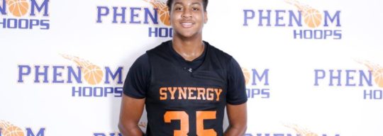 2023 6’8 Elijah Strong continuing to stretch his game out
